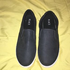 Children place Sneakers